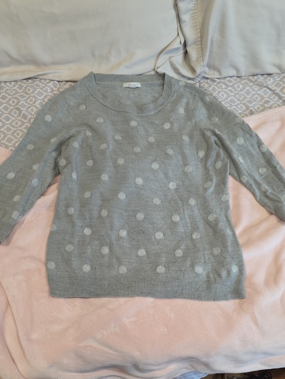 New York & Company Light Gray Polka Dot Crewneck 3/4 Sleeve Sweater